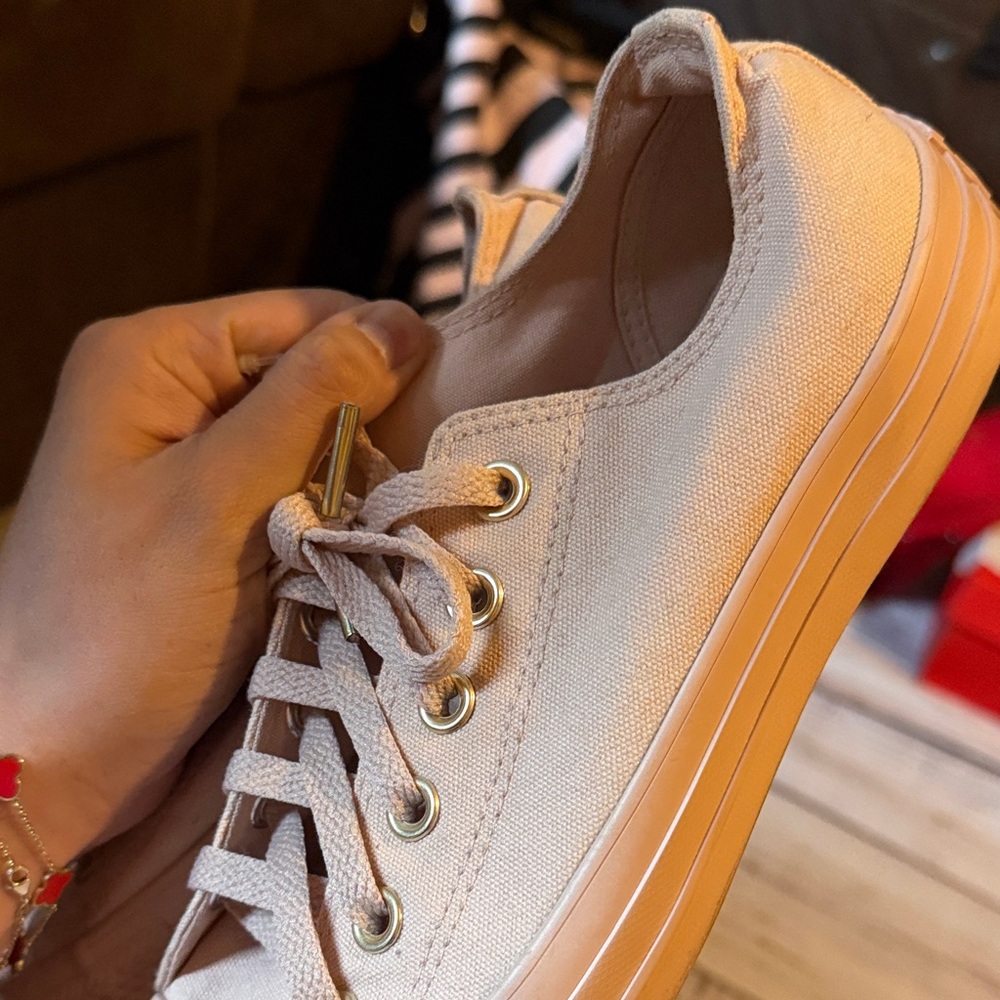 Converse - Picture 2 of 3